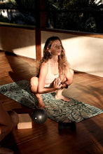 Cargar imagen en el visor de la galería, Yoga mat TORTUGUERO