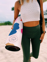 Cargar imagen en el visor de la galería, Yoga Mat Ultra Absorbente y Antideslizante | Eco-friendly y con Bolsa Porta Mat de Regalo