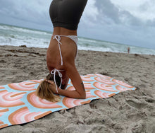 Cargar imagen en el visor de la galería, Yoga Mat Ultra Absorbente y Antideslizante | Eco-friendly y con Bolsa Porta Mat de Regalo