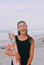 Cargar imagen en el visor de la galería, Yoga Mat Ultra Absorbente y Antideslizante | Eco-friendly y con Bolsa Porta Mat de Regalo