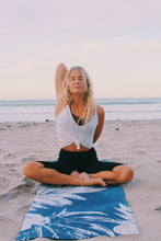 Cargar imagen en el visor de la galería, Yoga Mat Ultra Absorbente y Antideslizante | Eco-friendly y con Bolsa Porta Mat de Regalo