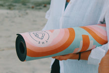 Cargar imagen en el visor de la galería, Yoga Mat Ultra Absorbente y Antideslizante | Eco-friendly y con Bolsa Porta Mat de Regalo