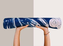 Cargar imagen en el visor de la galería, Yoga Mat Ultra Absorbente y Antideslizante | Eco-friendly y con Bolsa Porta Mat de Regalo